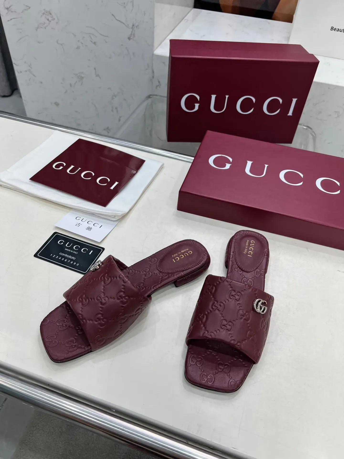 👟👟Ex-factory price 440👟👟 Women's Shoes Women's Clothing Gucci Double G slippers, a fashionable, high-end and full of personality✅ Very stable, comfortable and durable for daily use, convenient and unique for daily matching, a must-have classic for summer, the upper is made of GUCCI 3D embossed, genuine leather outsole Fabric: cowhide Lining/foot pads: sheepskin Color: black, white, brown, burgundy Code number: 35-42 (41 and 42 need to be customized) Packaging: Comes with cloth bag and card.